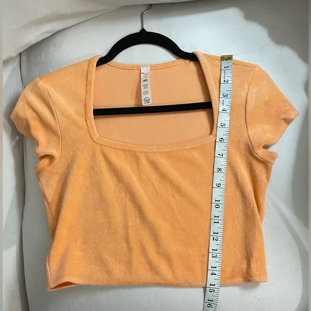 Alo Yoga NWOT Terry Beachside Short Sleeve Crop Top Cantaloupe Size S